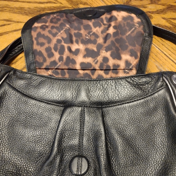 B Makowaky Leather Shoulder Bag/Purse - Picture 5 of 7